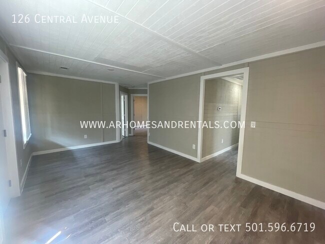 Building Photo - 126 Central Avenue | $895 | 3 beds, 1 full...