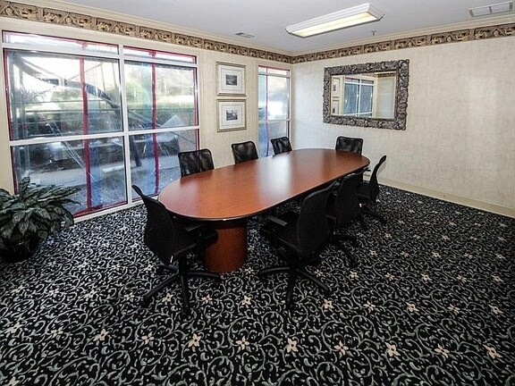 Foto del edificio - 10 Perimeter Summit Blvd NE