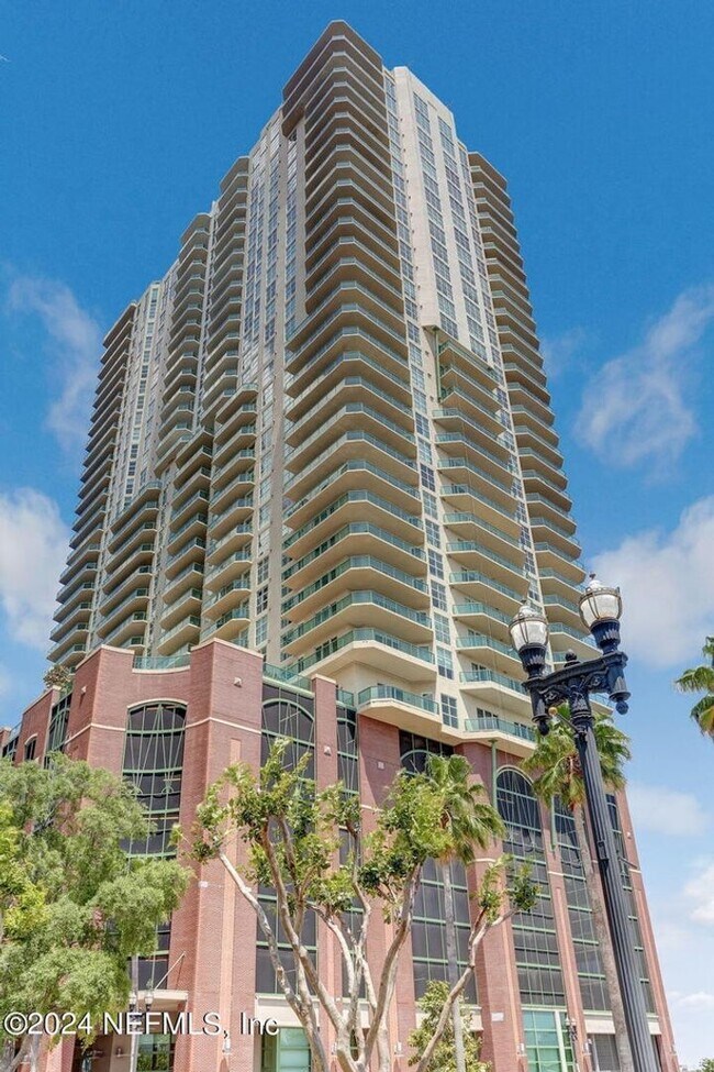 Building Photo - 1431 Riverplace Blvd