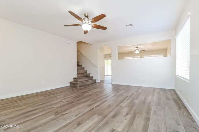 Foto del edificio - 15413 W Watson Ln