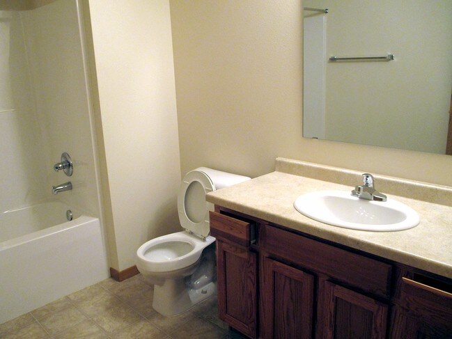 Interior Photo - 5180 Lincoln Rd