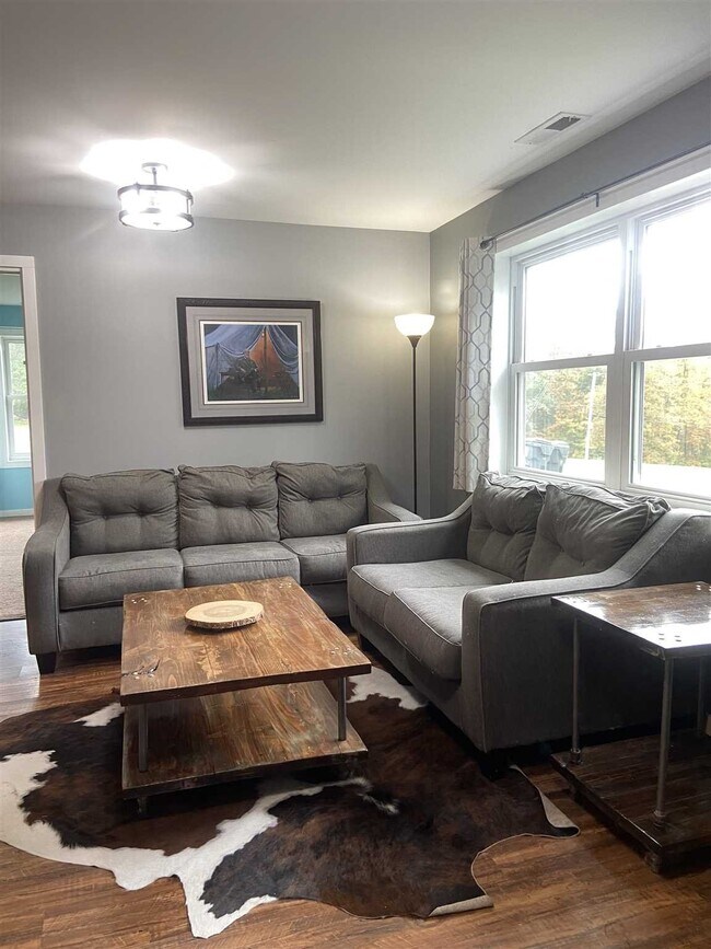 Building Photo - 87 Quaker St