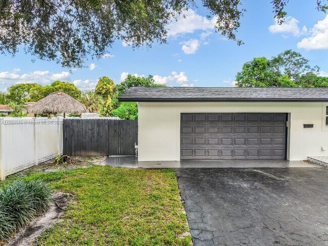 Foto del edificio - 740 Beachwood Ln