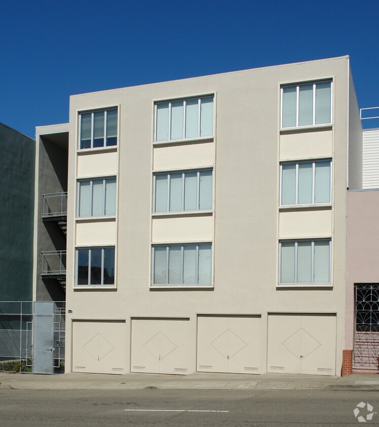 Primary Photo - 828 Anza St