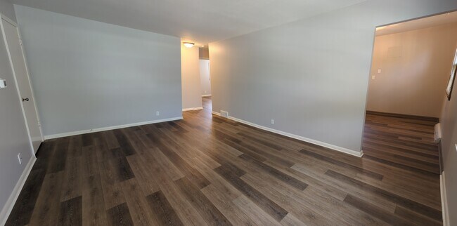Foto del edificio - 11827 W North Ave