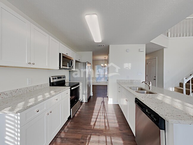 Foto del edificio - 3112 Creekview Ln