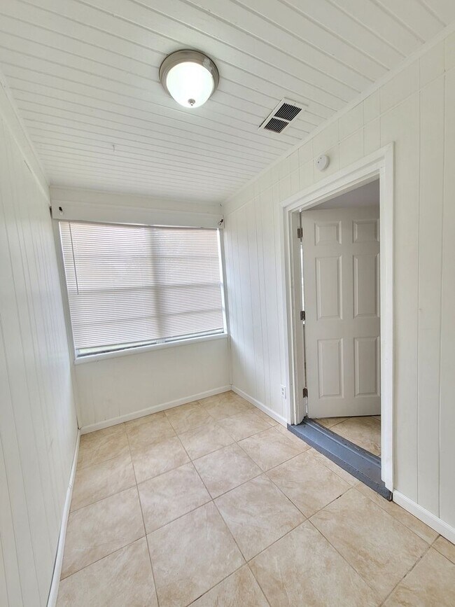 Foto del edificio - 267 Chestnut St Pensacola, Fl 32506 Ask us...