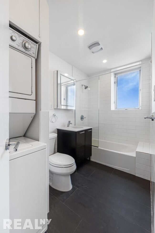 Building Photo - 97 Grand St