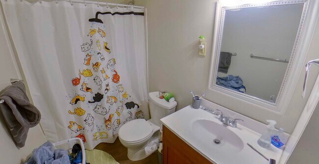 Foto del edificio - Just 5 Blocks from KSU Campus + Pet Friendly + Washer & Dryer! Available August 1st!