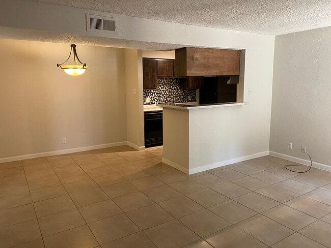 Building Photo - 4700 Boulder Dr