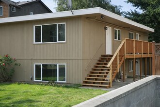 Building Photo - 10550 Midvale Ave N