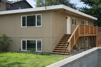 Building Photo - 10550 Midvale Ave N