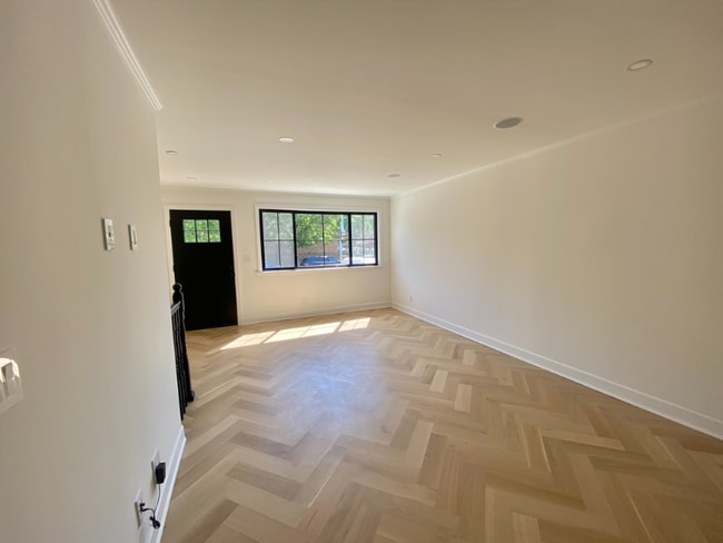 Building Photo - 555 Evergreen Ave