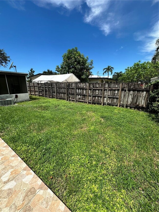 Building Photo - 3101 SW 102nd Pl