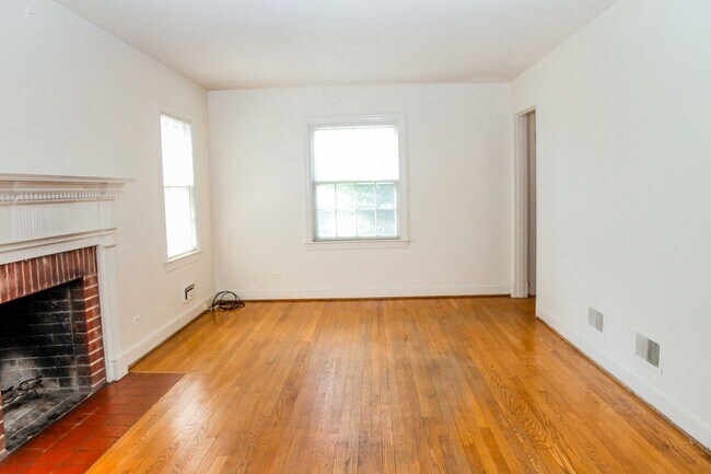 Building Photo - 2321 Fontaine Ave Ext