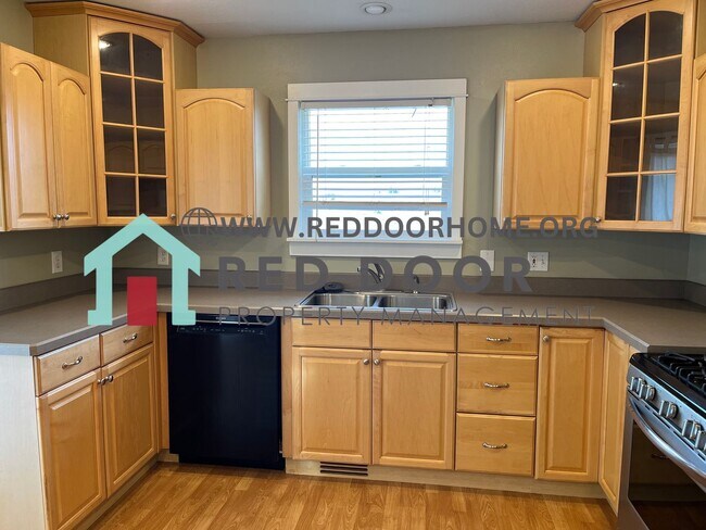 Foto del edificio - 4 bed / 2 bath Home with Tesla charging station