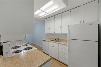 Building Photo - 505 Cypress Point Dr