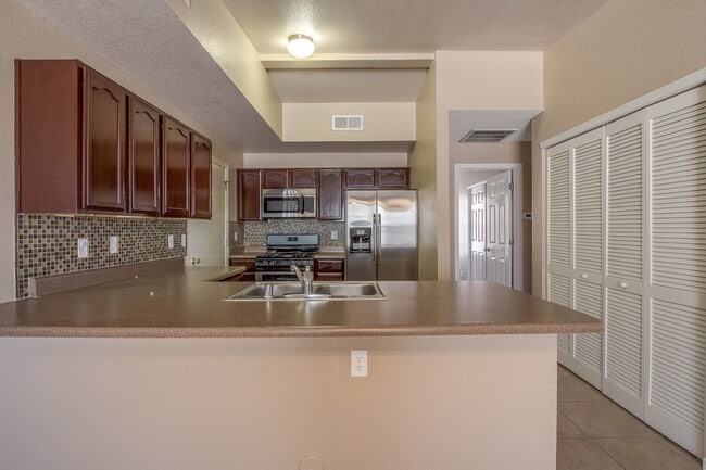 Building Photo - Horizon area home For Rent