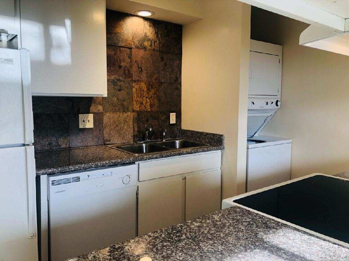 Foto principal - Mission East Apts 2 br/1 bath ground floor...