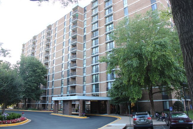 Building Photo - 2311 Pimmit Dr