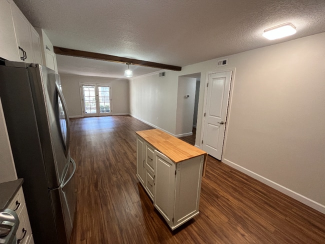 Building Photo - 210 Magnolia Rd