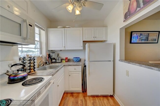 Building Photo - 201 S Golf Blvd