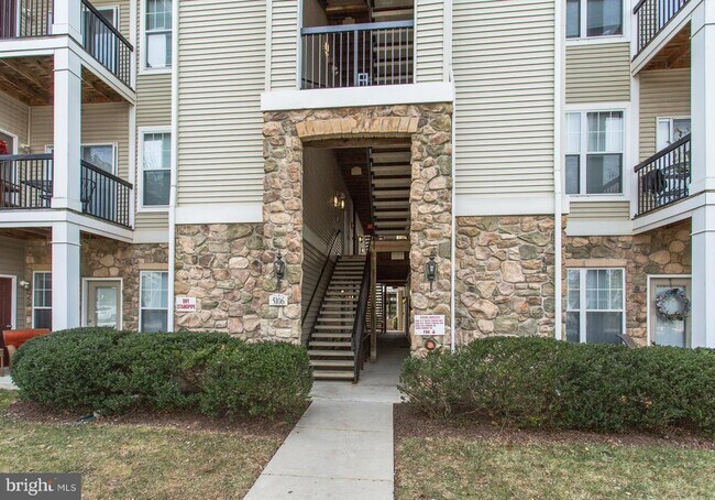 Foto del edificio - 5106 Travis Edward Way