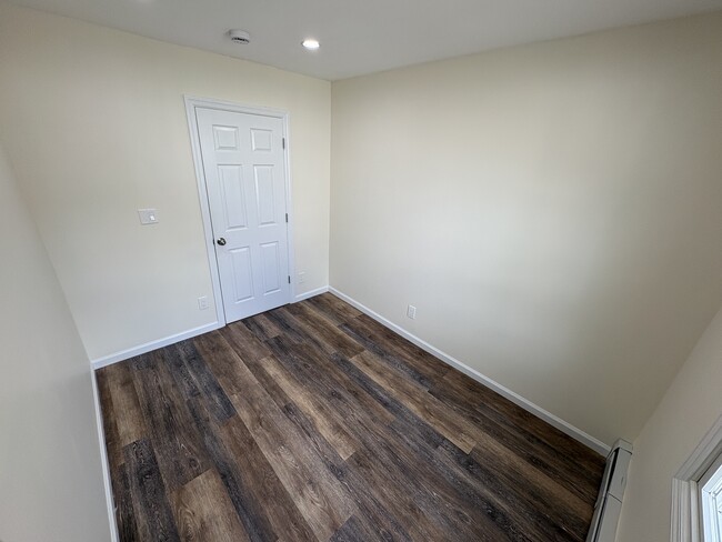 Building Photo - 1542 Potter Blvd