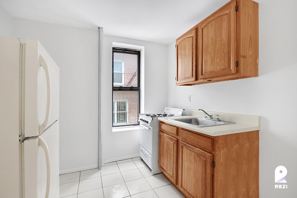 Foto principal - 392 E 4th St
