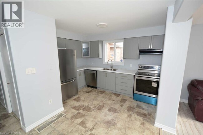 Building Photo - 100 Masterson Crescent
