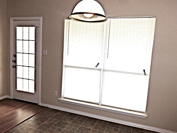 Foto del edificio - 1373 Meadowbrook Ln