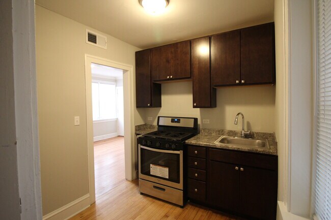 Building Photo - 4948 W Berteau Ave