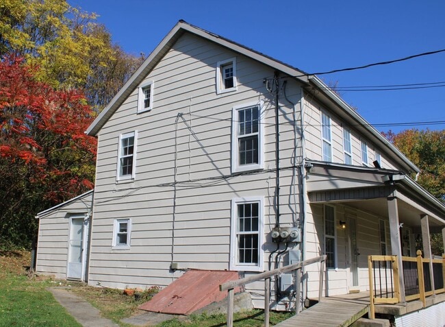 Building Photo - Charming Semi-Detached 2-Bedroom Home