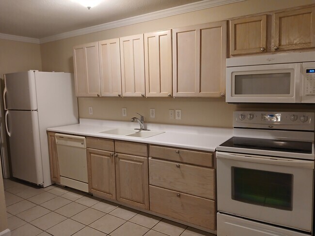 Foto del edificio - 711 S Poplar St