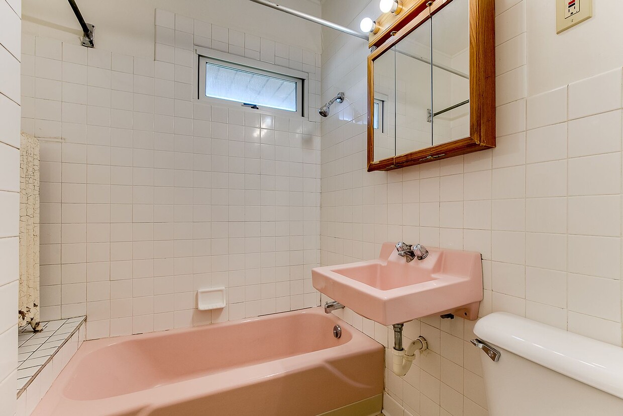 Primary Photo - 1517 Fairmount Ave