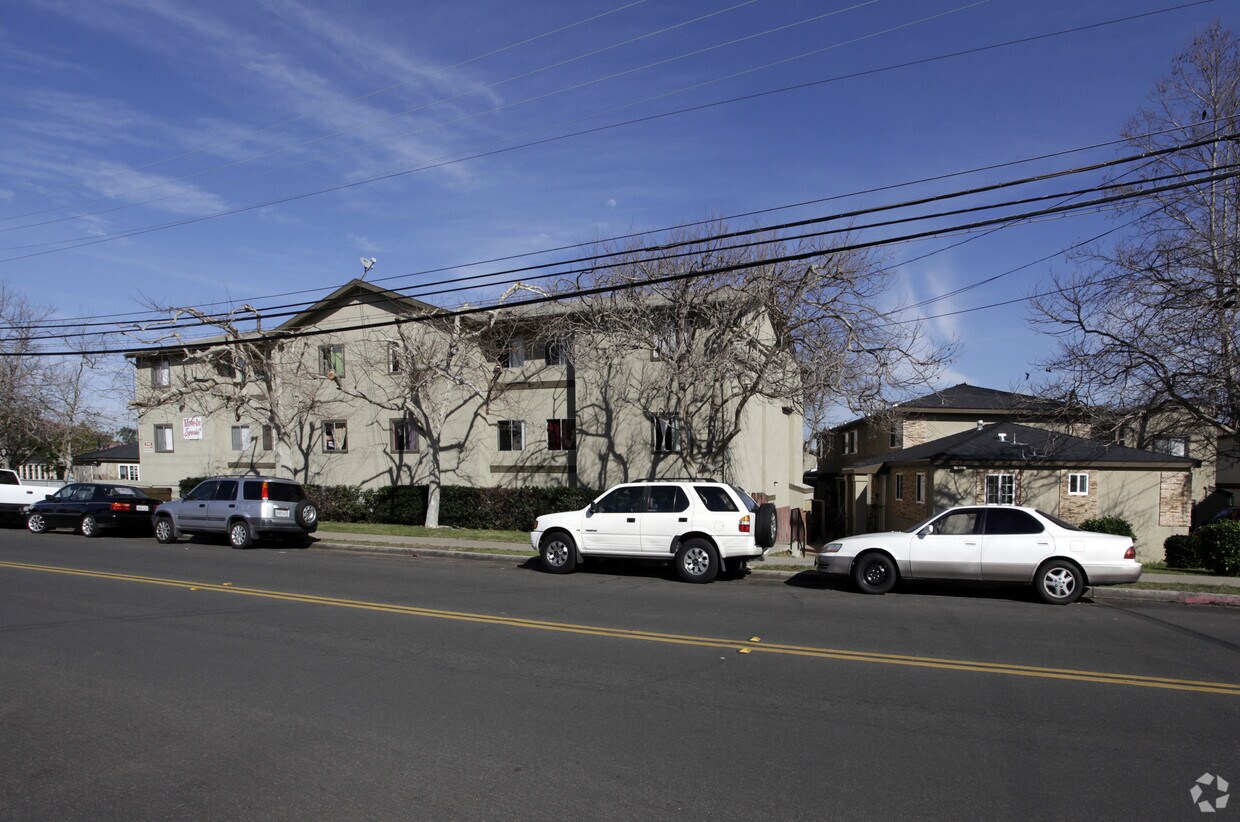 Primary Photo - Parkview Apartments