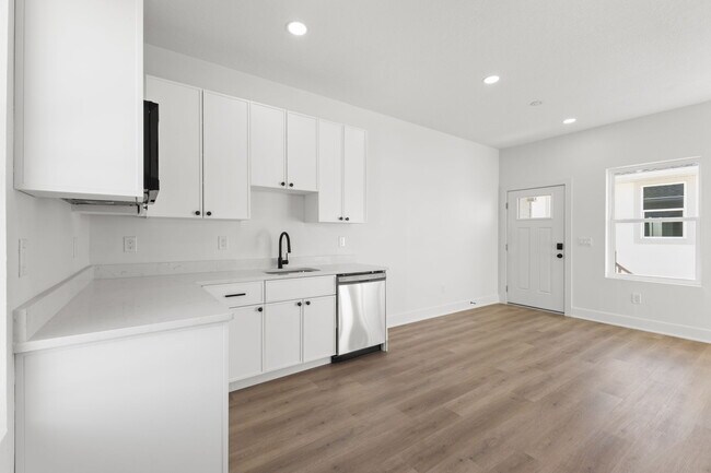 Foto del edificio - 2525 13th Ave N