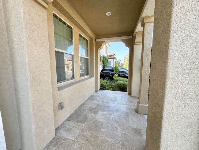 Building Photo - $1000 OFF FIRST MONTH! Gorgeous 4 bed 3 bath in the desired Portola Springs