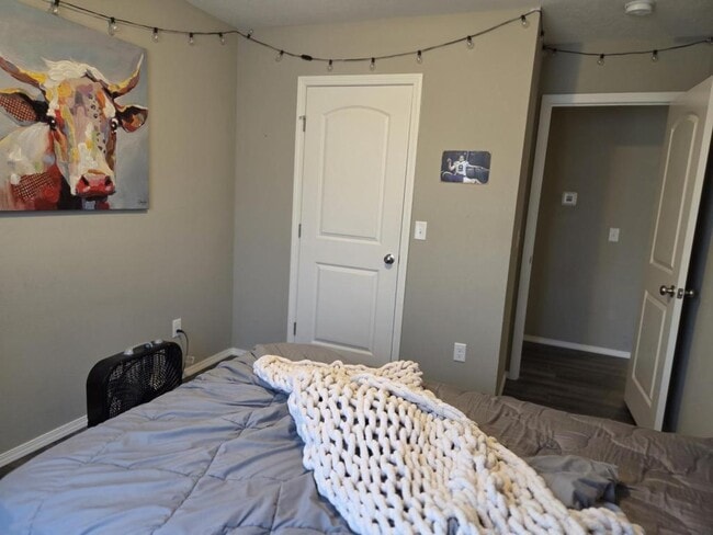 Building Photo - 5859 Geranium Ln