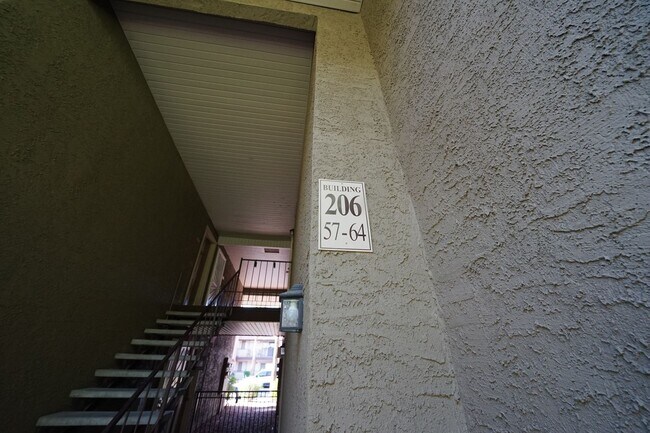 Foto del edificio - SHOWINGS AVAILABLE NOW