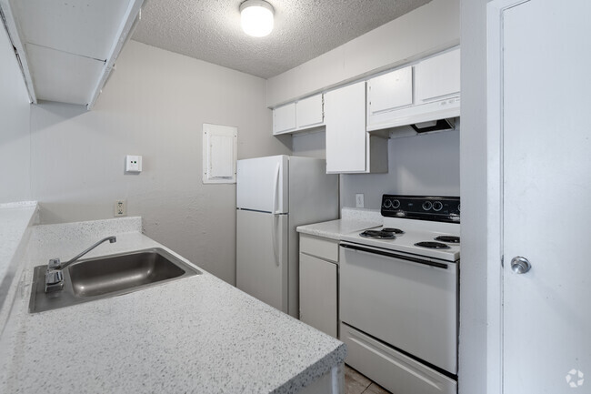 2BR, 2BA - 773SF - Kitchen - Chula Vista Apartments