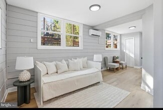 Building Photo - 421 Saint Margarets Dr
