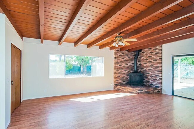 Foto del edificio - 624 Erica St