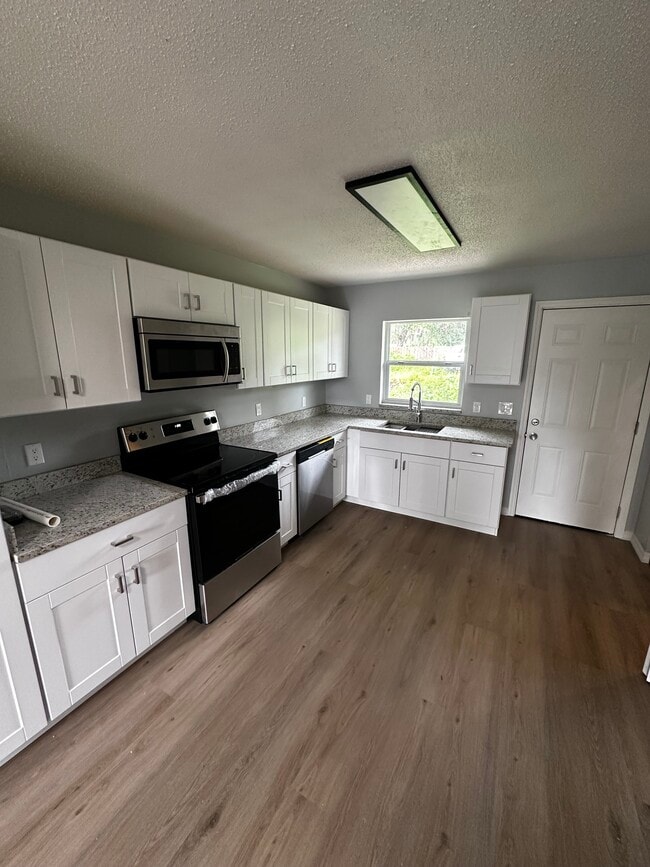 Building Photo - 2330 Fern Palm Drive