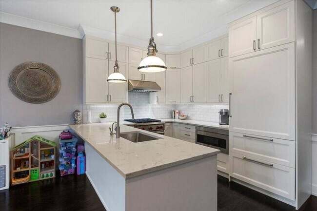 Foto del edificio - 2 bedroom in Chicago IL 60657