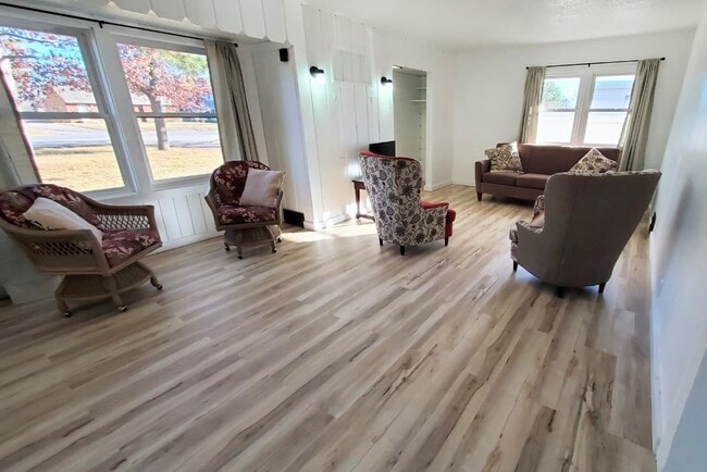 Lots of Common Space - 2705 Bemidji Ave N