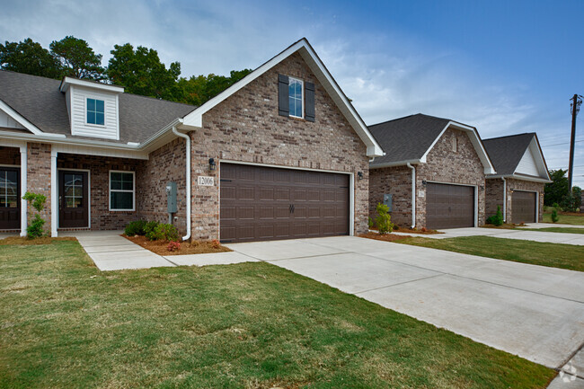 Building Photo - Twin Oaks Townhomes