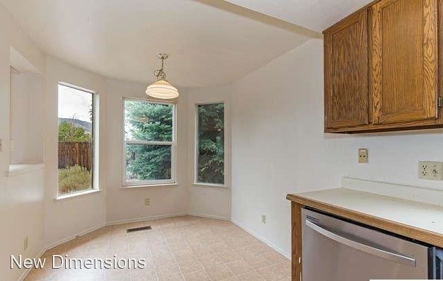 Building Photo - 4 br, 3 bath House - 1365 Canyon Creek Road