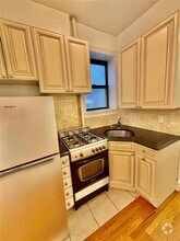 Building Photo - 211 W 88th St