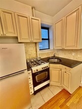 Building Photo - 211 W 88th St